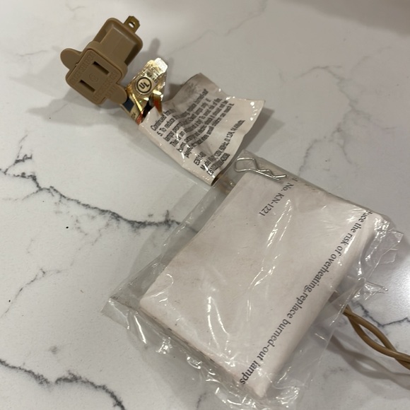 Indoor/Outdoor Christmas 🎄 Kitty Decor with Lights - Picture 16 of 16